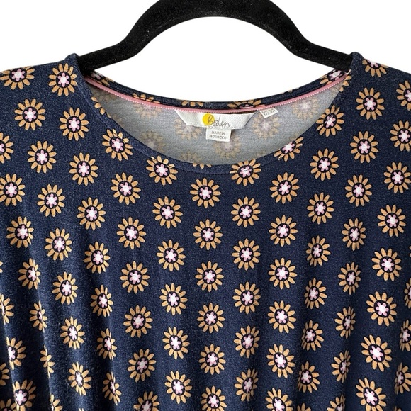 BODEN | FLUTTER SLEEVE FRENCH NAVY DAISY STAMP JERSEY DRESS LIKE NEW | SIZE 2 - Picture 5 of 12